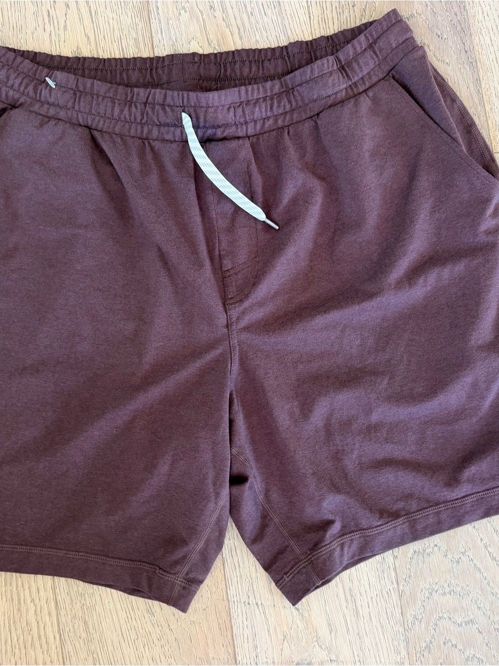 Vuori Daily Shorts Men XXL Brown Athletic Performance Gym Pockets V344